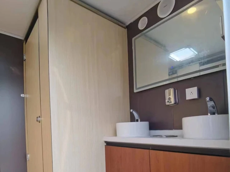 Luxury-Container-Toilet