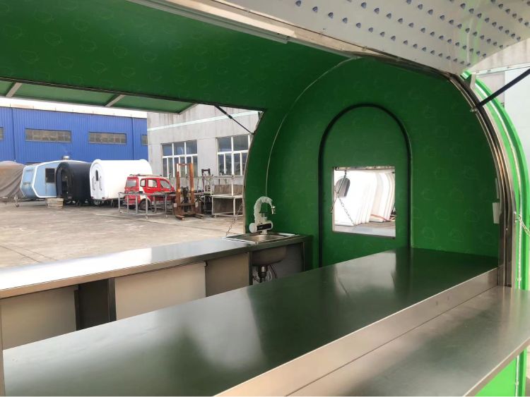 Juice-Bar-Kiosk-Inside